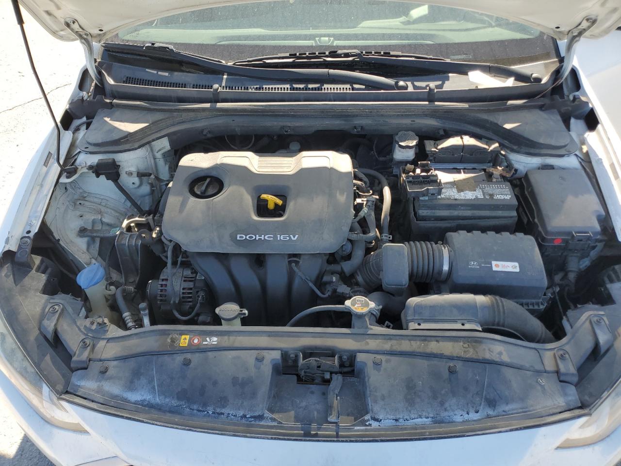 2017 Hyundai Elantra - Image 11