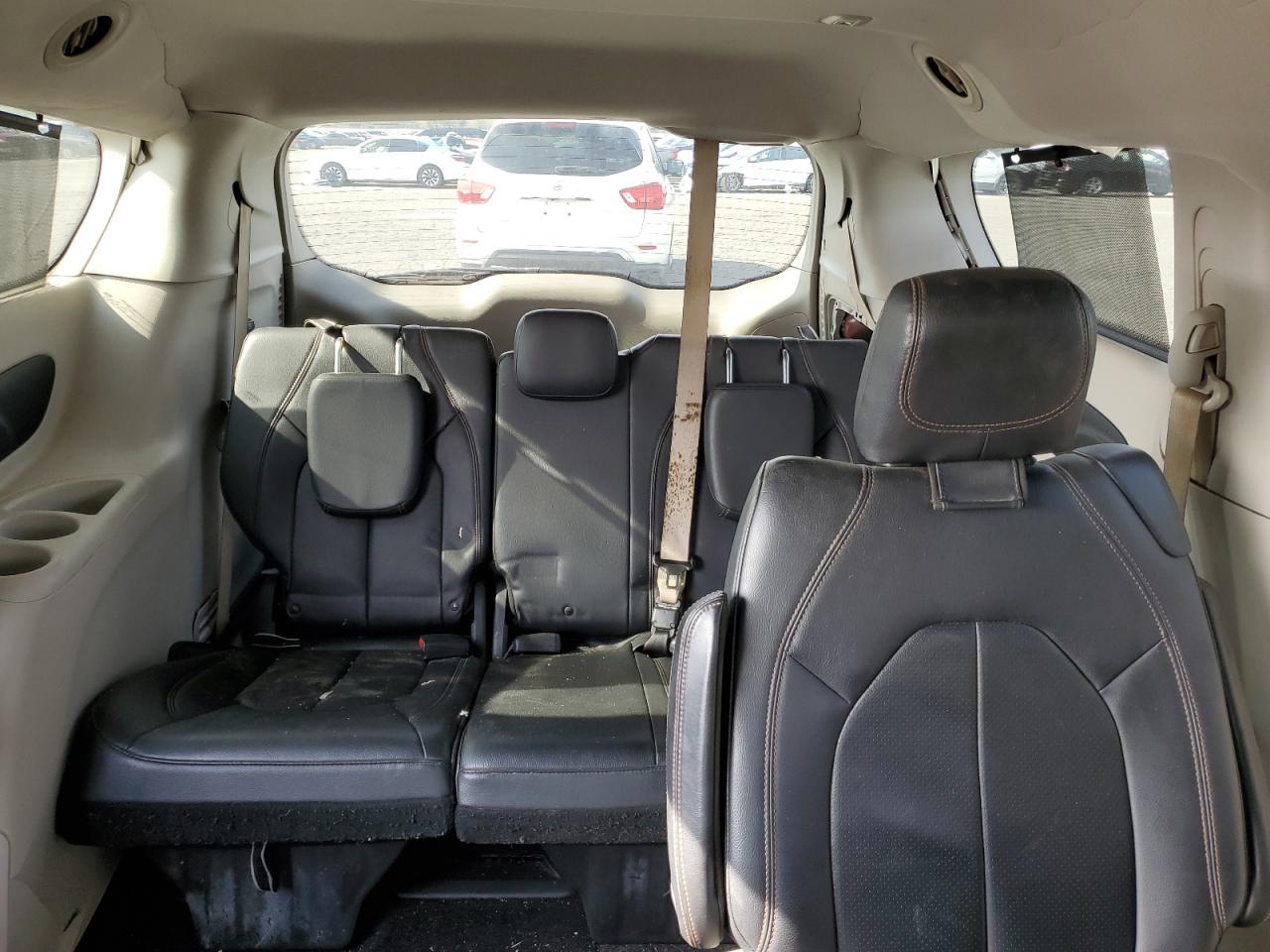 2018 Chrysler Pacifica - Image 10