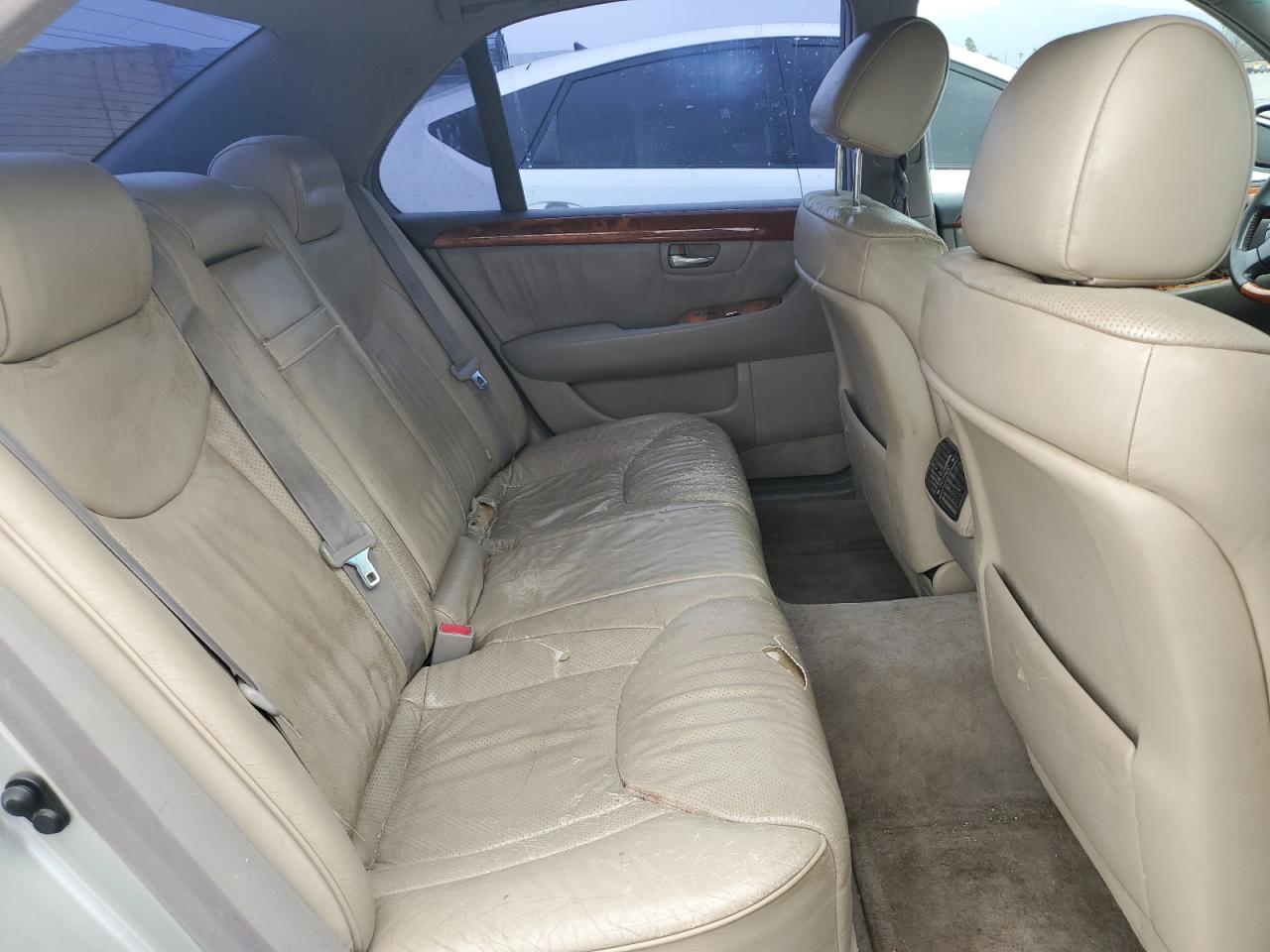 2001 Lexus LS - Image 10