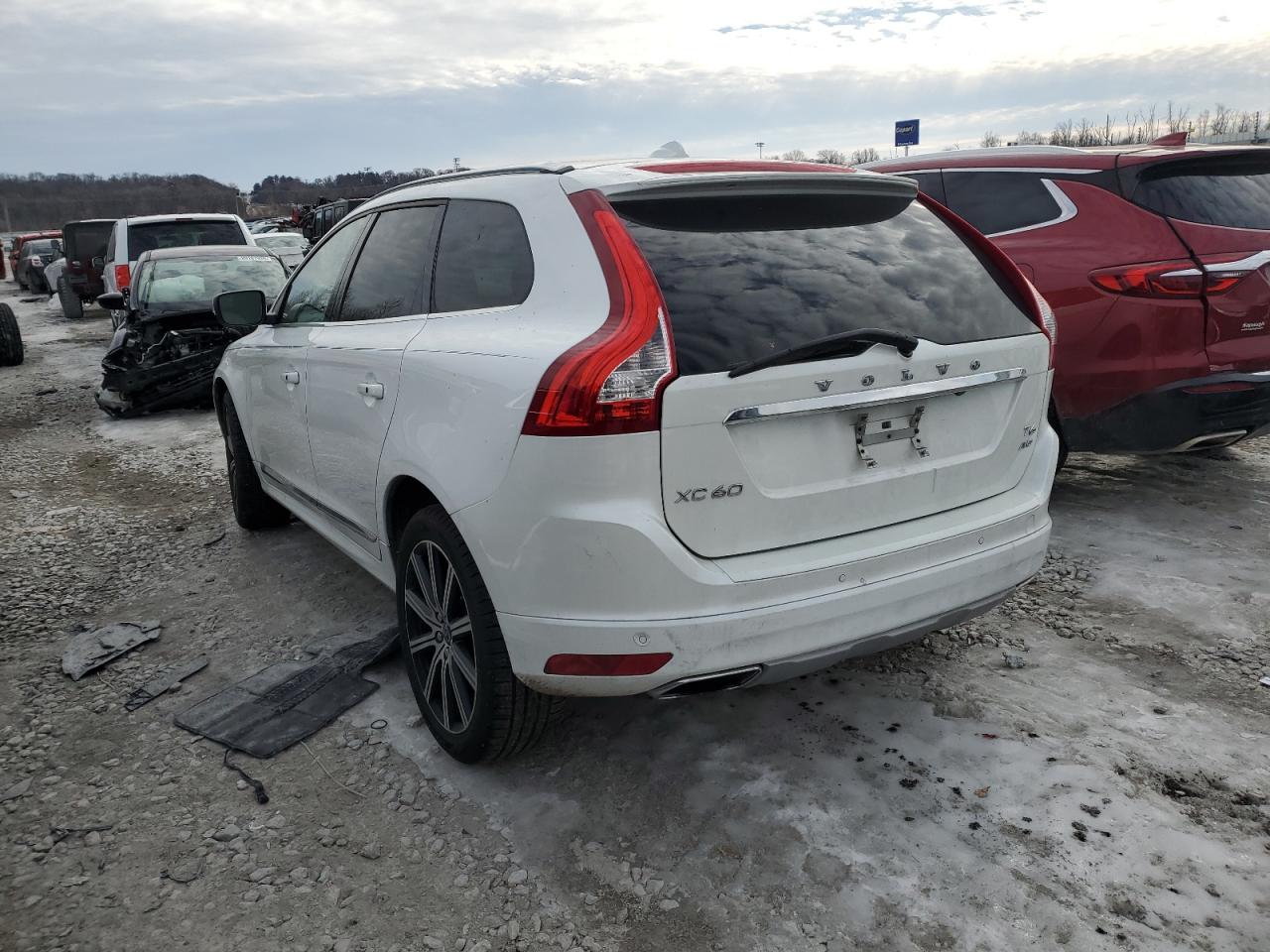 2017 Volvo XC60 - Image 2