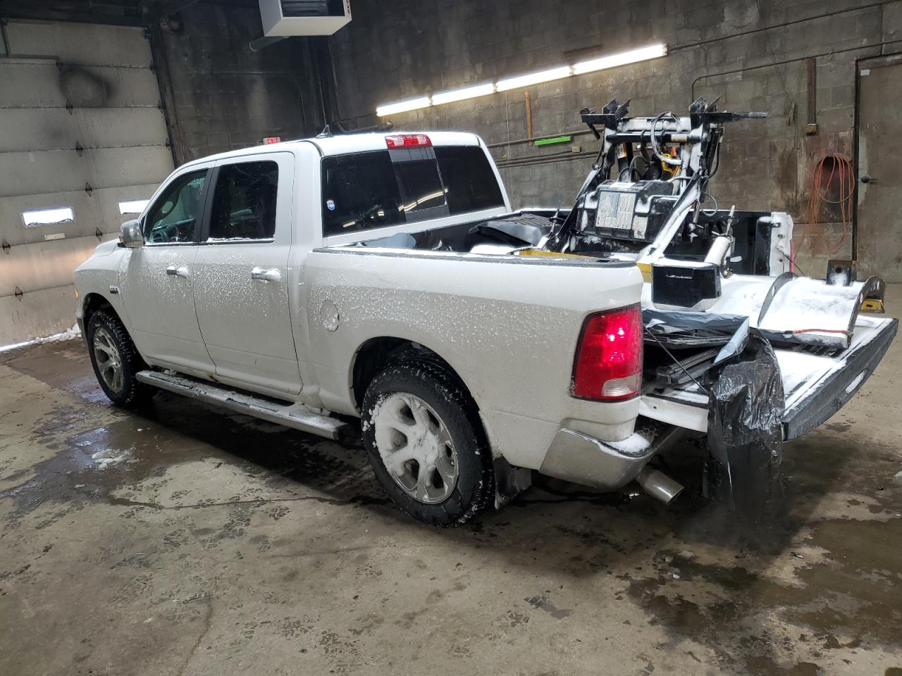 2016 RAM 1500 - Image 2