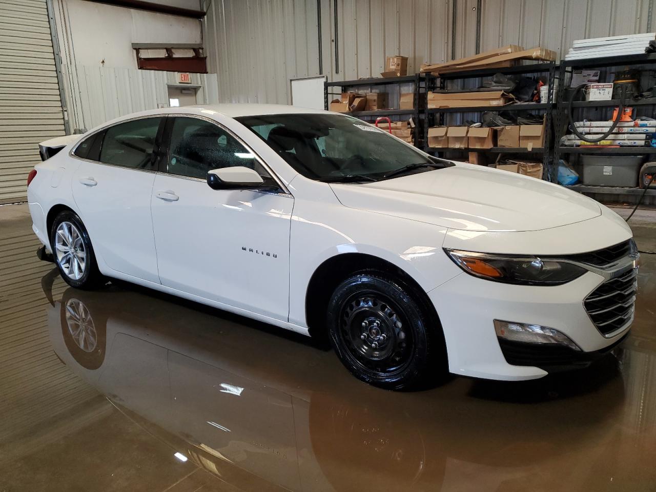 2023 Chevrolet Malibu - Image 4