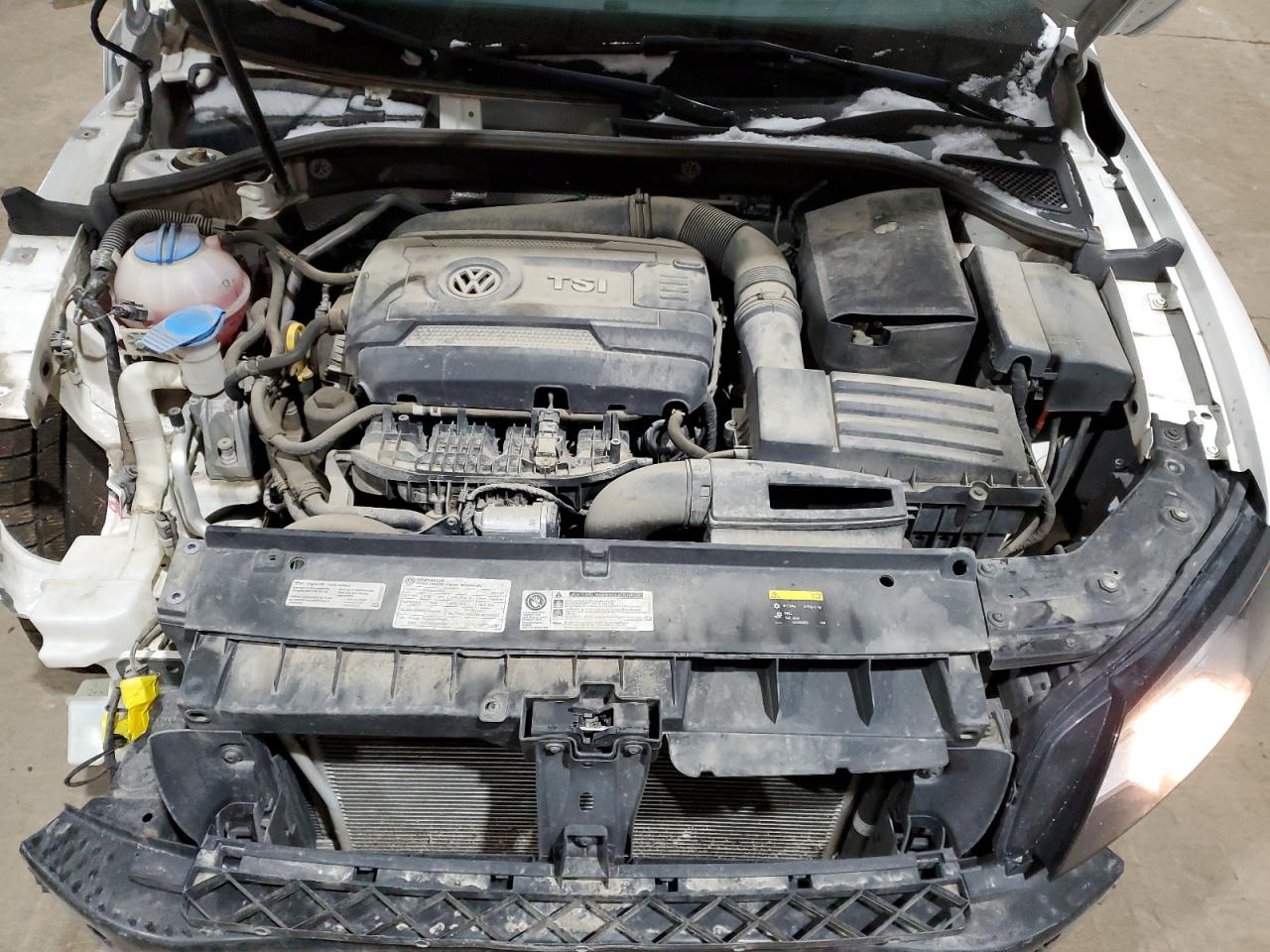 2015 Volkswagen Passat - Image 11