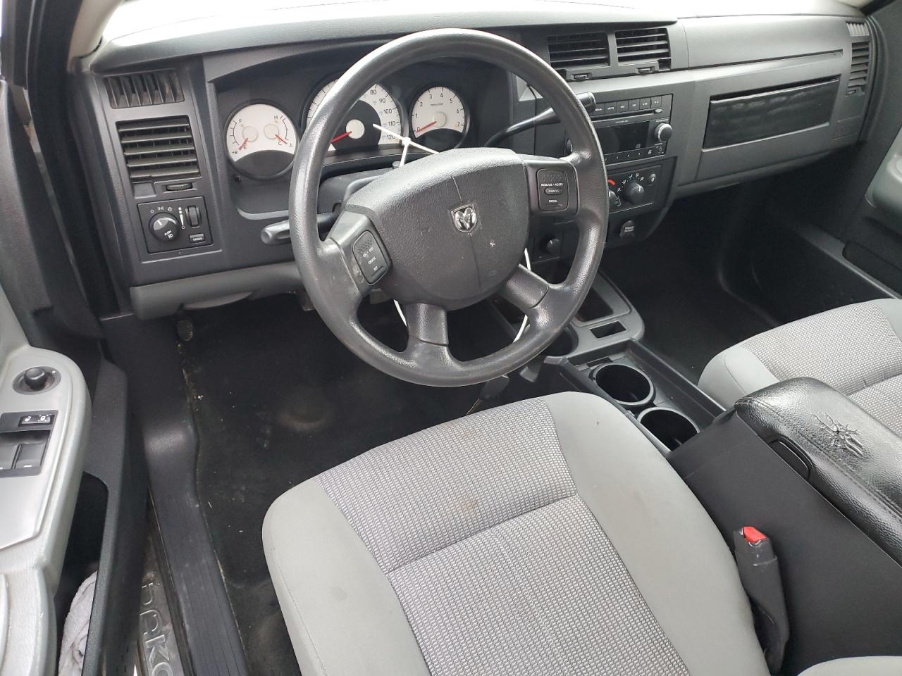 2011 Dodge Dakota - Image 8