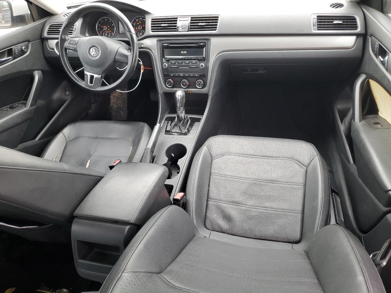 2014 Volkswagen Passat - Image 8