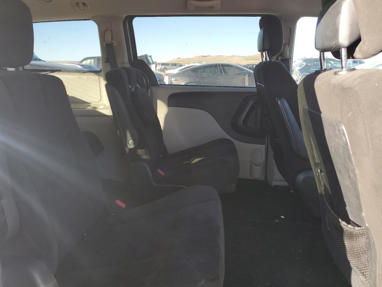 2016 Dodge Caravan - Image 12