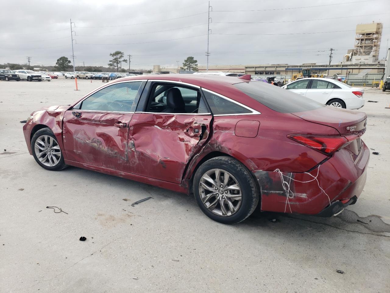 2019 Toyota Avalon - Image 2