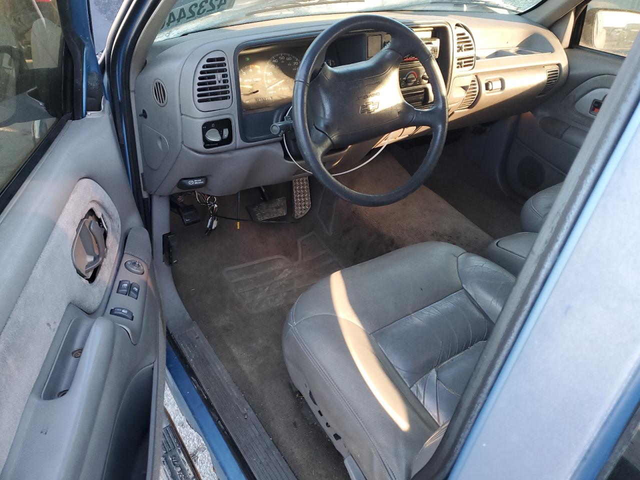1996 Chevrolet GMT-400 - Image 8