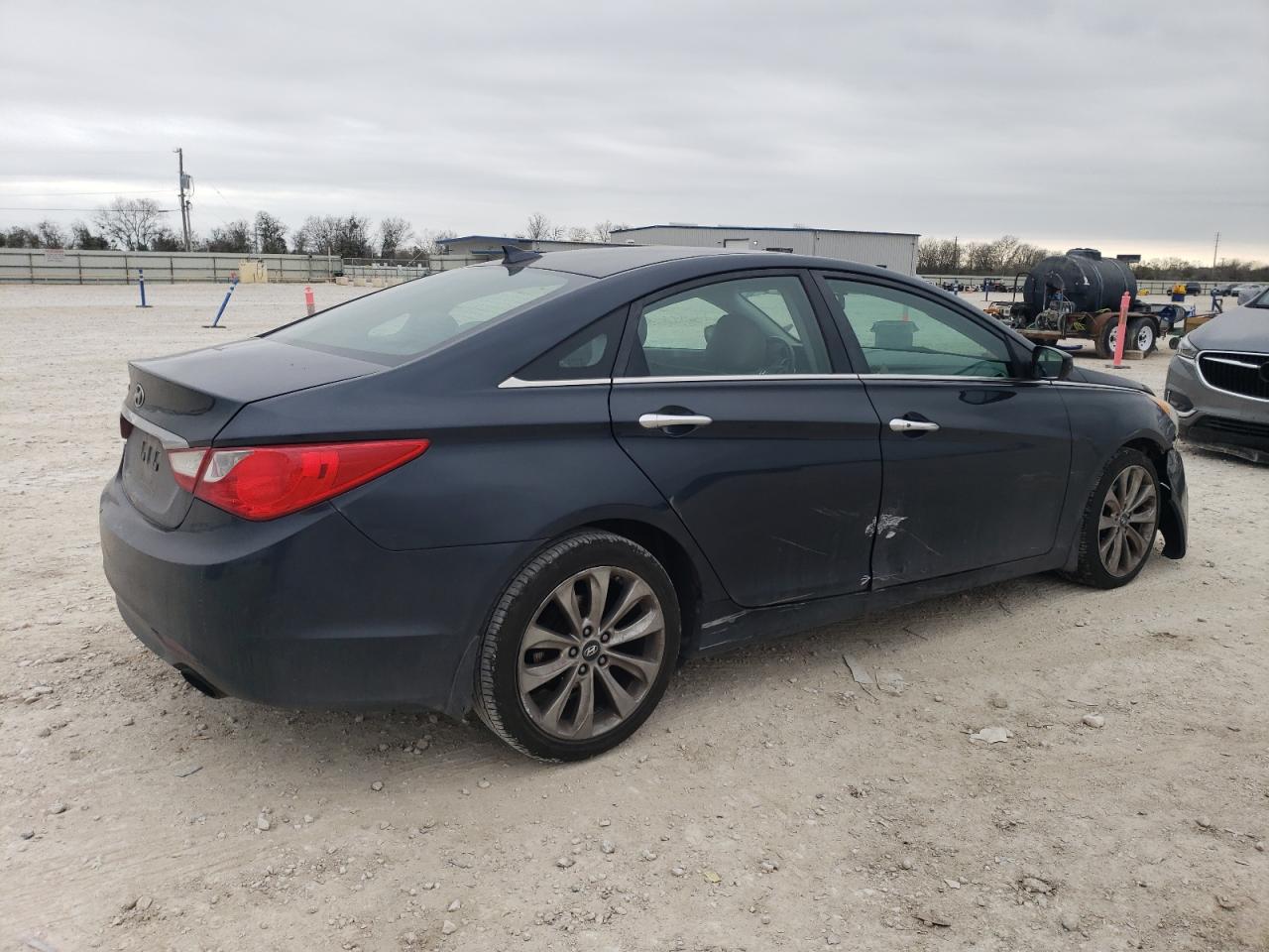2013 Hyundai Sonata - Image 3