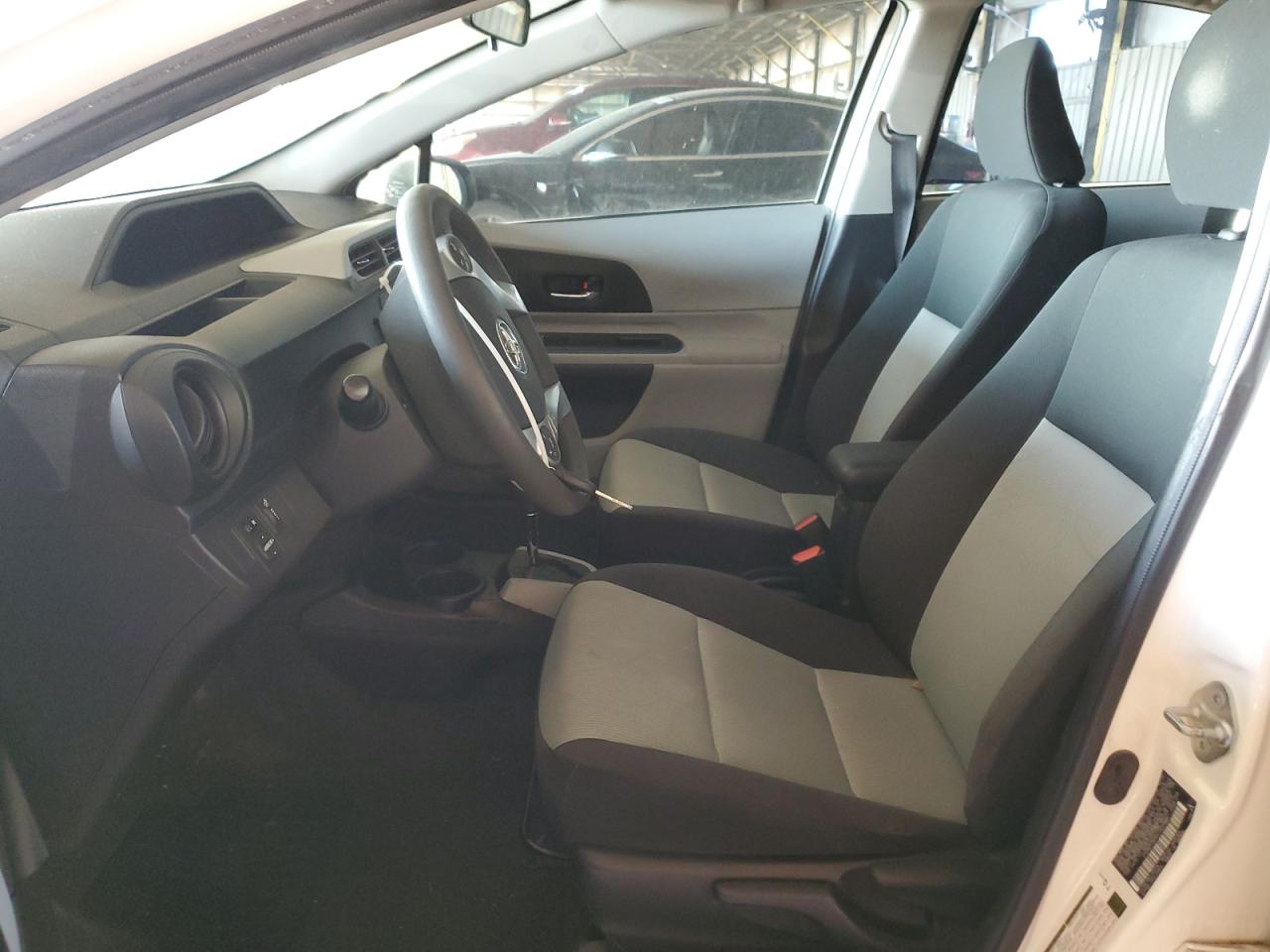 2012 Toyota Prius - Image 7