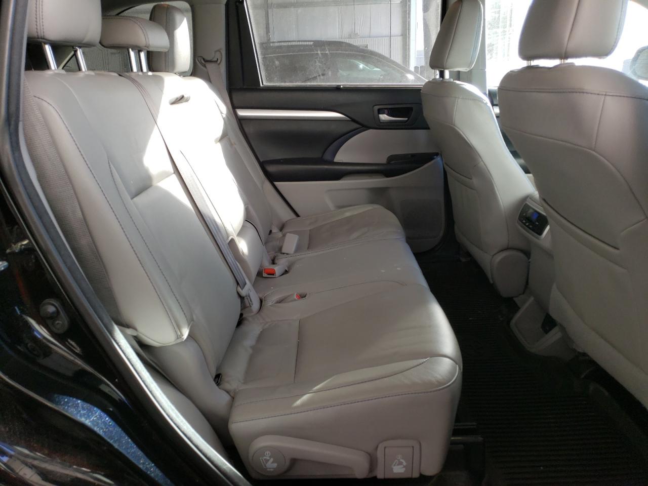 2018 Toyota Highlander - Image 11