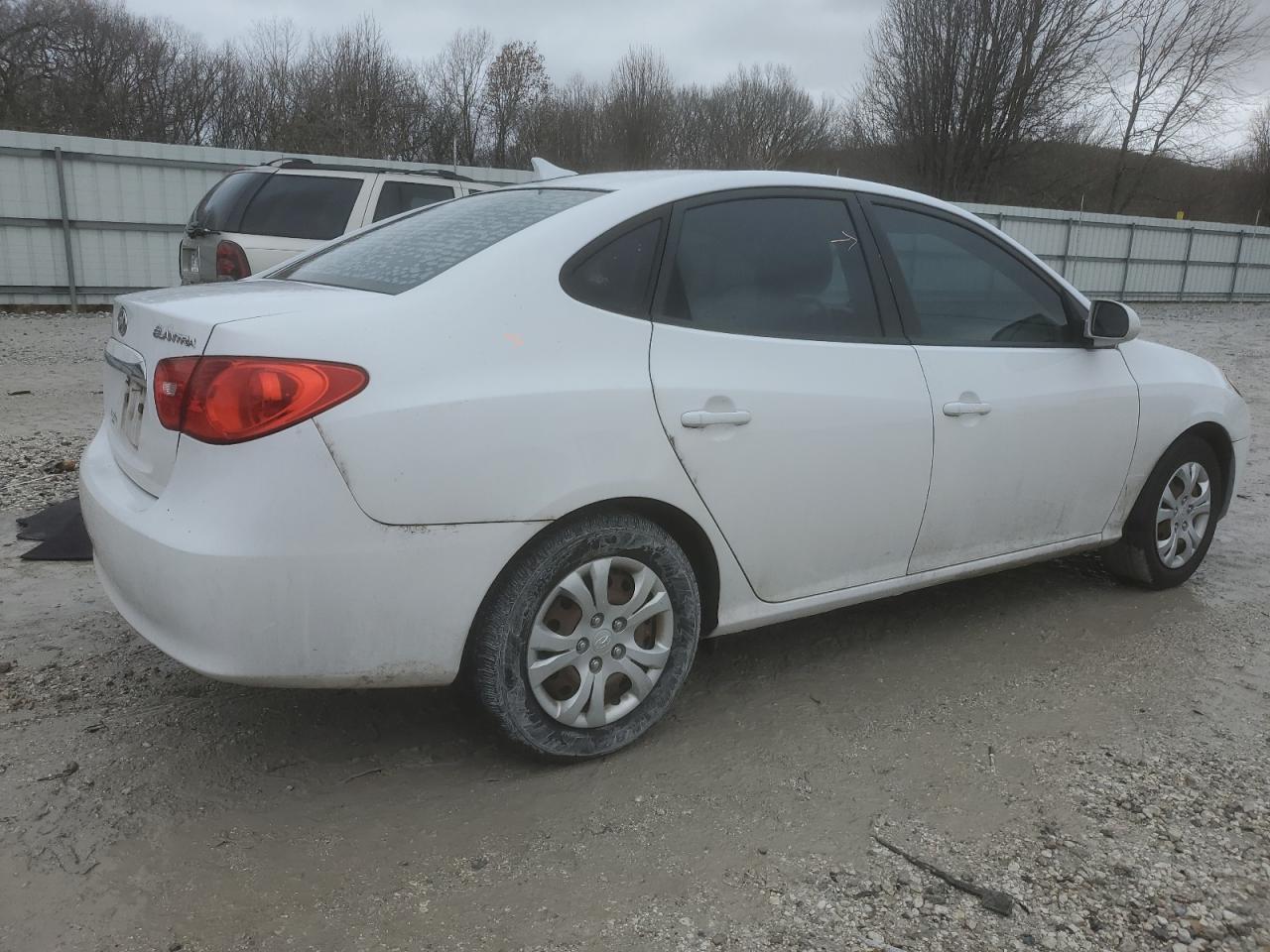 2010 Hyundai Elantra - Image 3