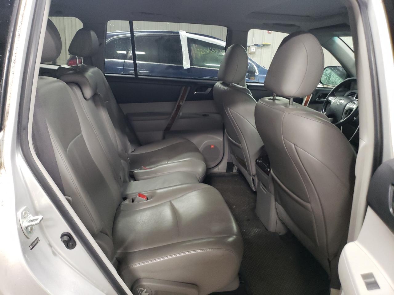 2011 Toyota Highlander - Image 10