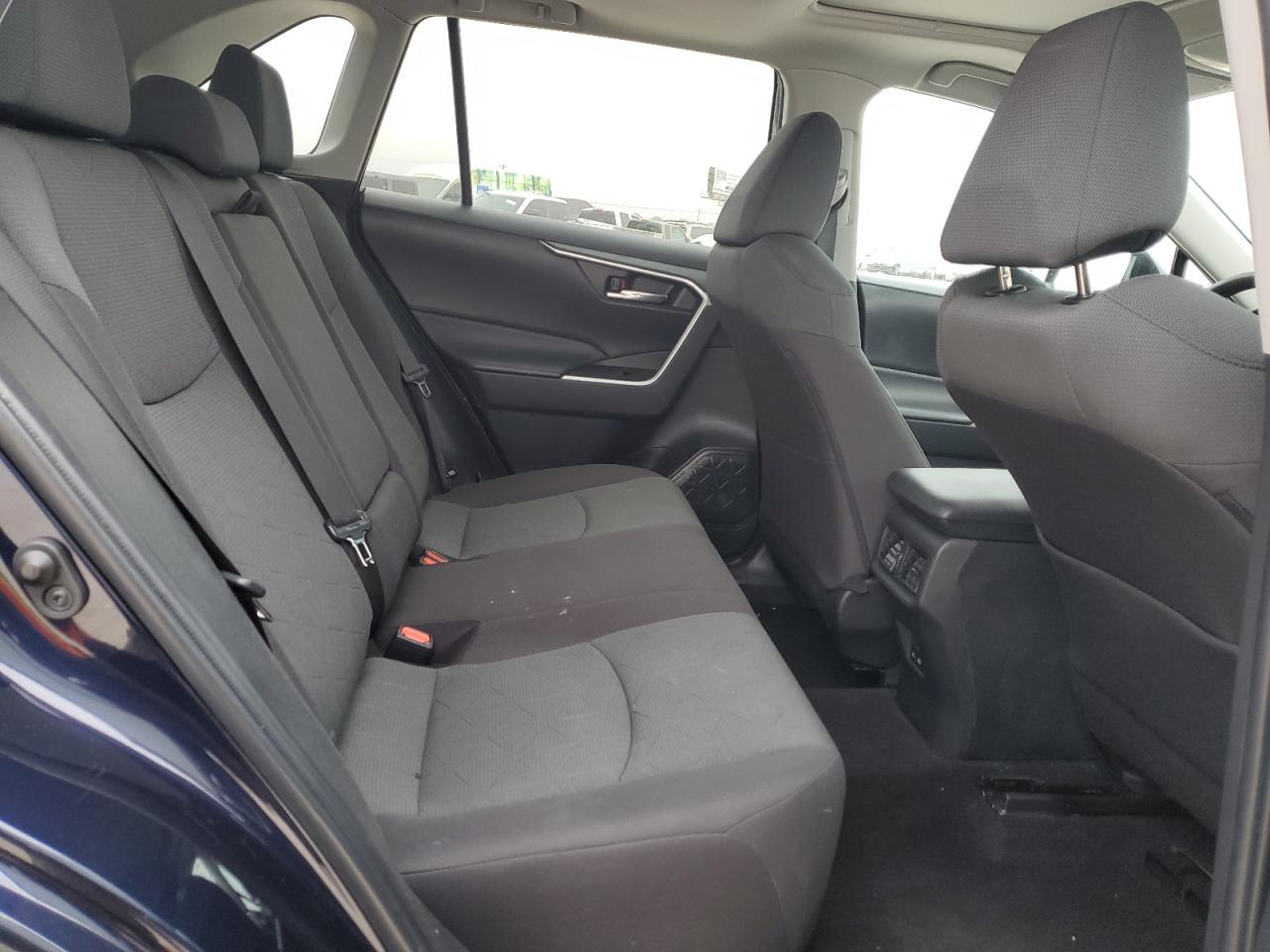 2023 Toyota RAV 4 - Image 11