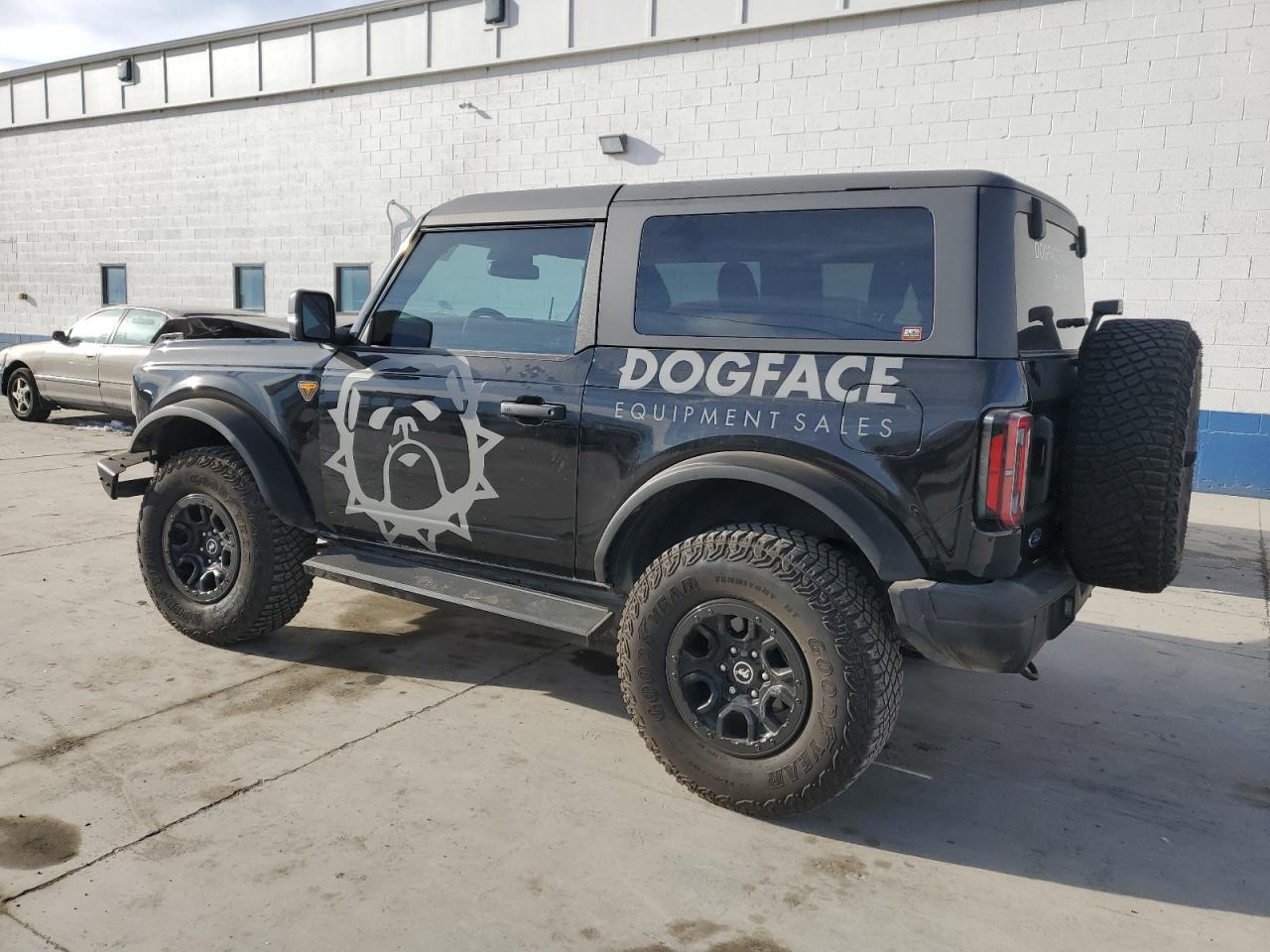 2023 Ford Bronco - Image 2