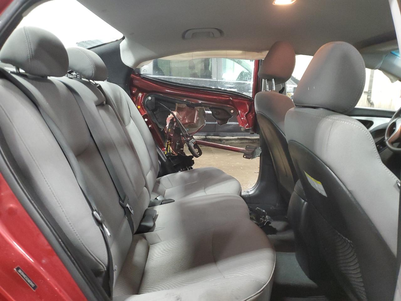 2016 Hyundai Elantra - Image 11
