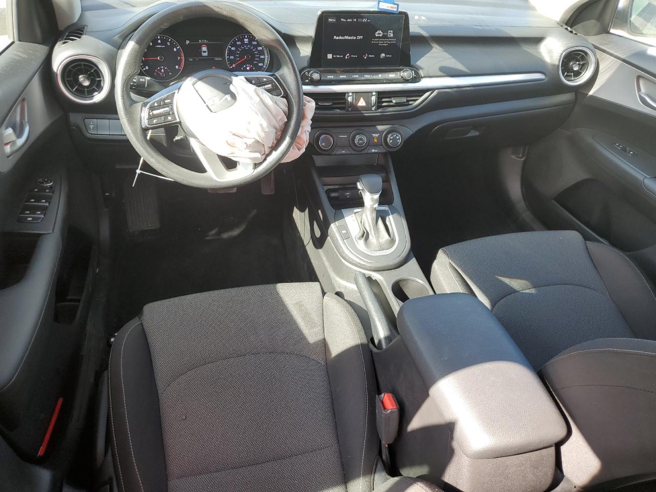 2023 Kia Forte - Image 8