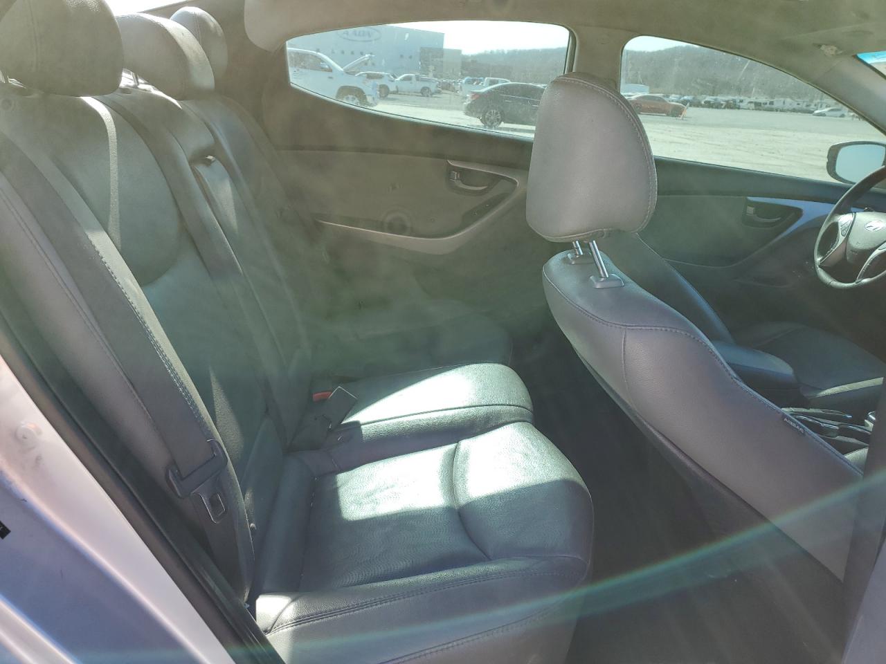 2013 Hyundai Elantra - Image 10
