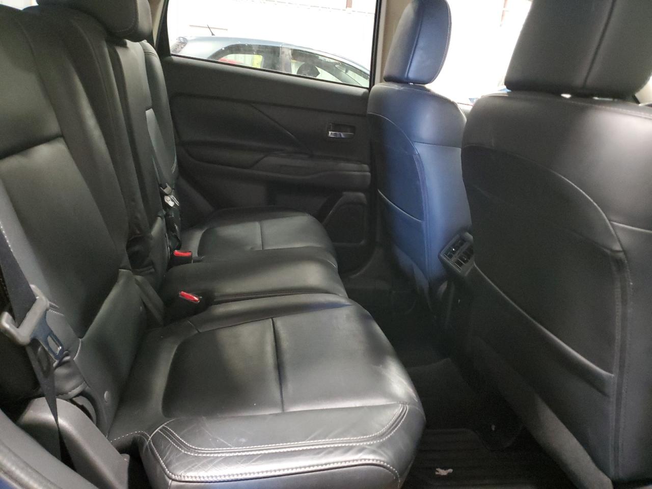 2019 Mitsubishi Outlander - Image 11