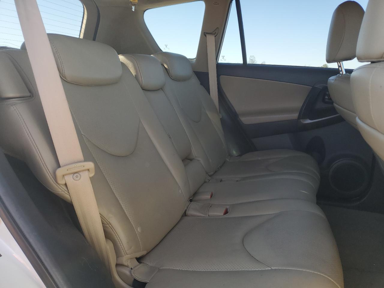 2010 Toyota RAV 4 - Image 11