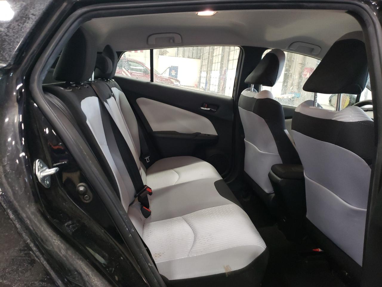 2018 Toyota Prius - Image 10