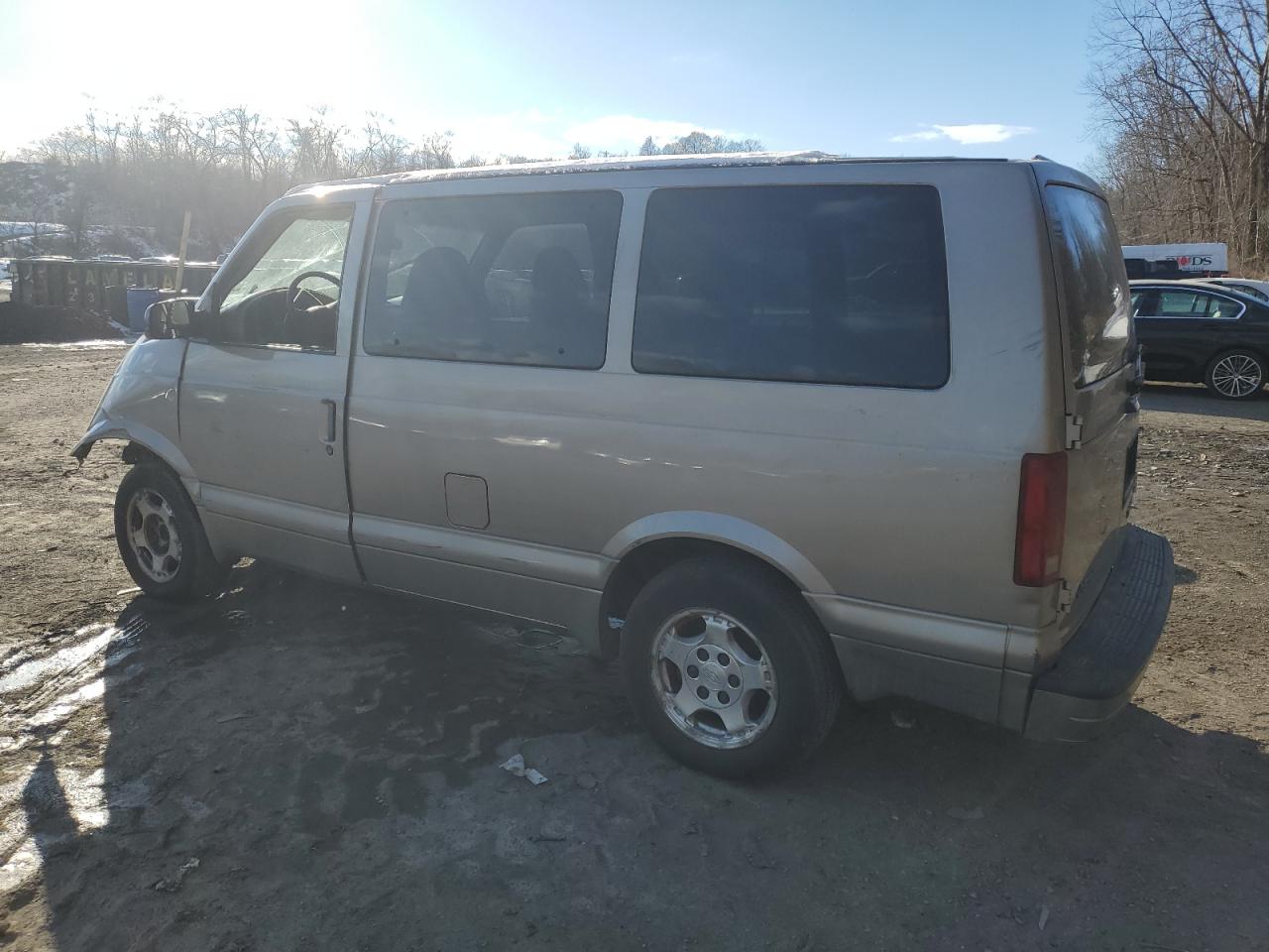 2004 Chevrolet Astro - Image 2