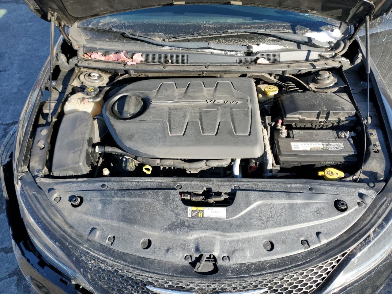 2015 Chrysler 200 - Image 11