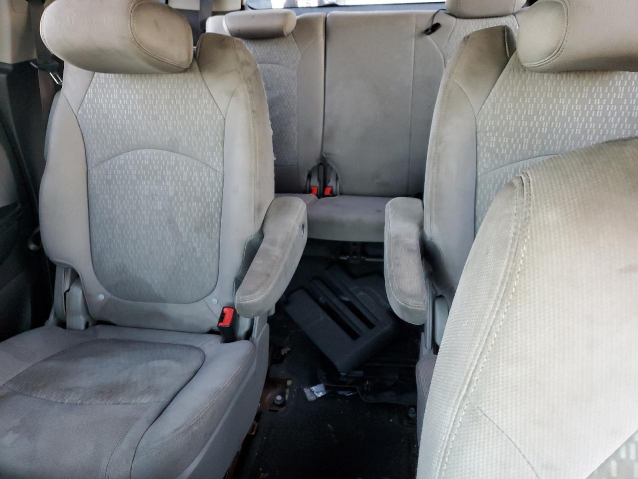 2012 GMC Acadia - Image 10