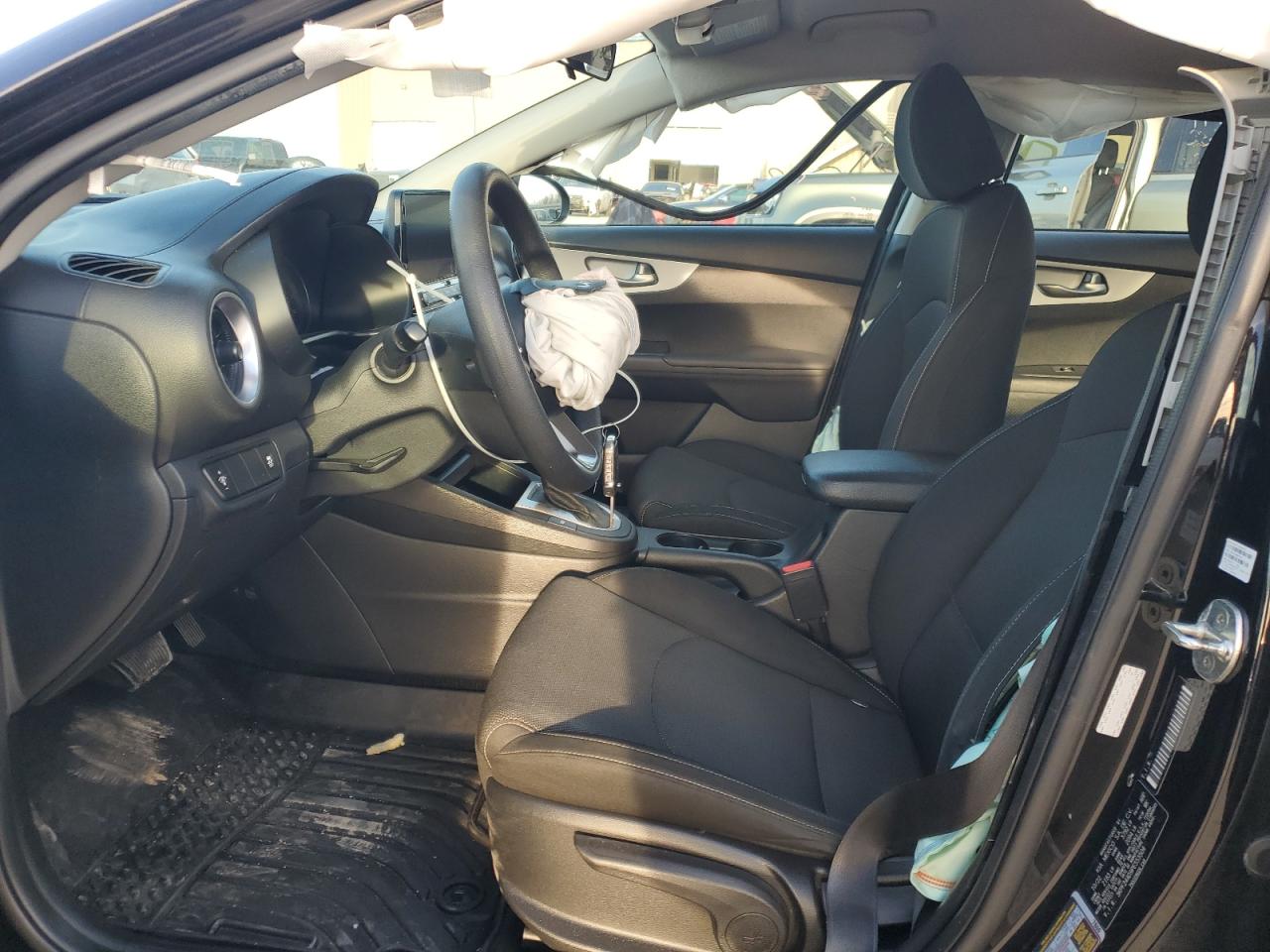 2023 Kia Forte - Image 7