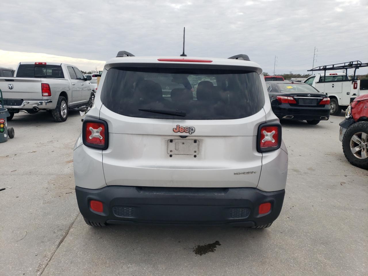 2016 Jeep Renegade - Image 6