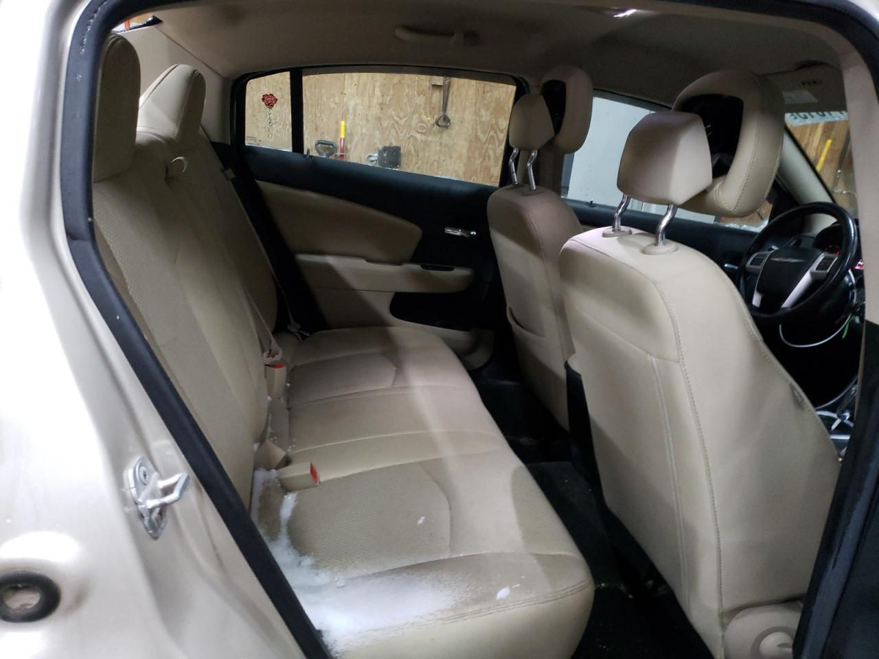 2014 Chrysler 200 - Image 10