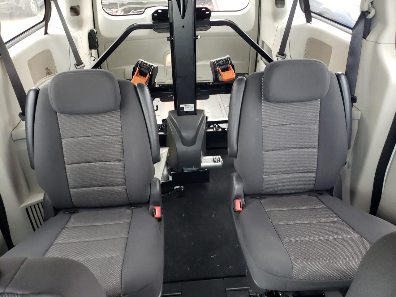 2008 Dodge Caravan - Image 10