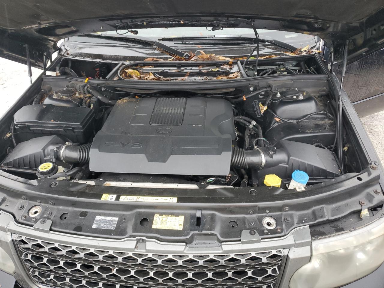 2010 Land Rover Range Rover - Image 12