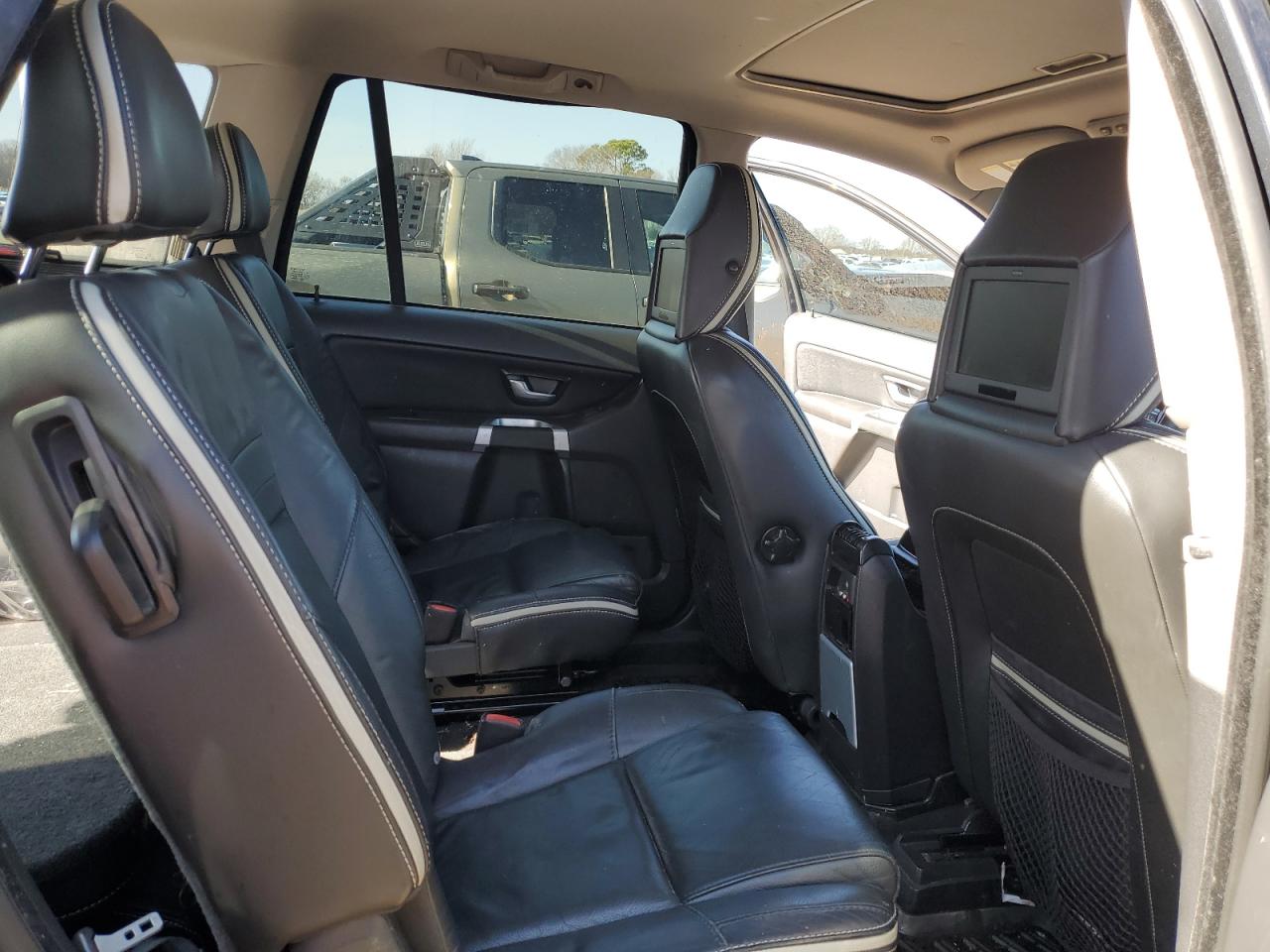2011 Volvo XC90 - Image 11