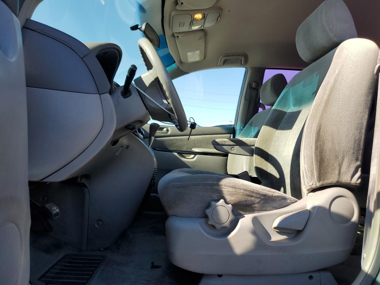 2004 Toyota Sienna - Image 7