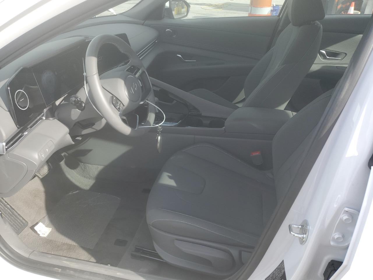 2024 Hyundai Elantra - Image 7