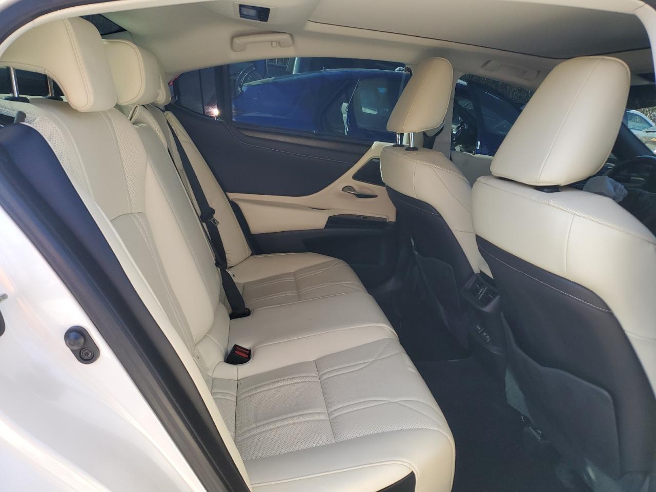2022 Lexus ES - Image 10