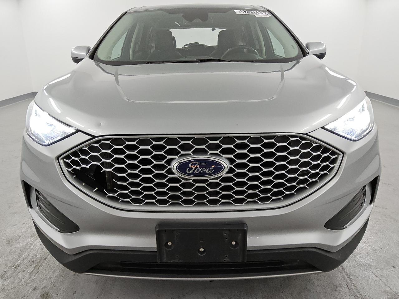 2023 Ford Edge - Image 5