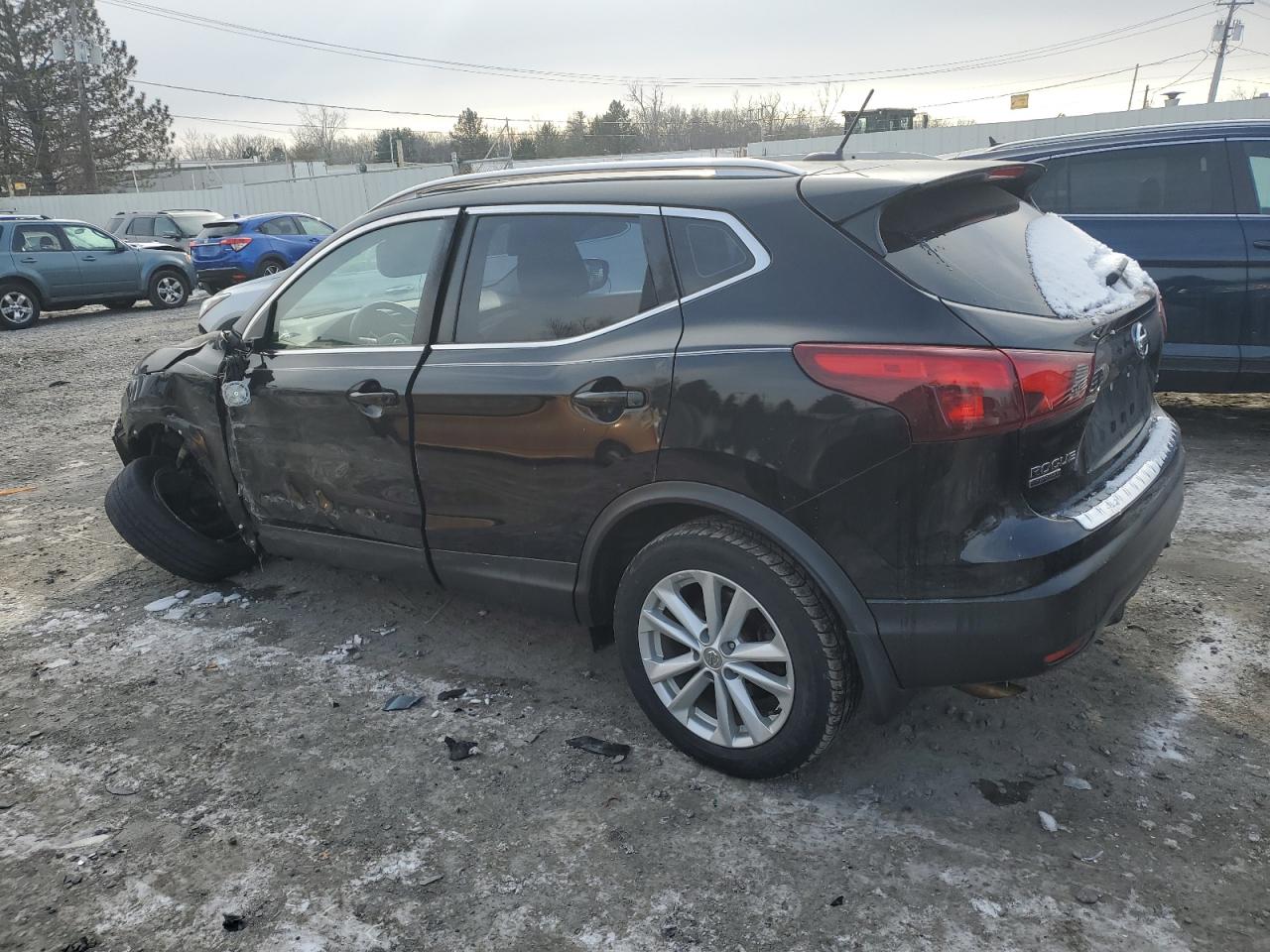 2017 Nissan Rogue - Image 2