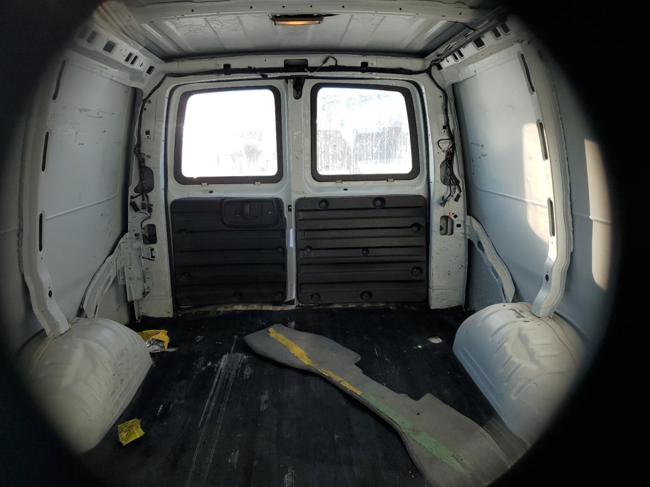 2014 Chevrolet Express - Image 10