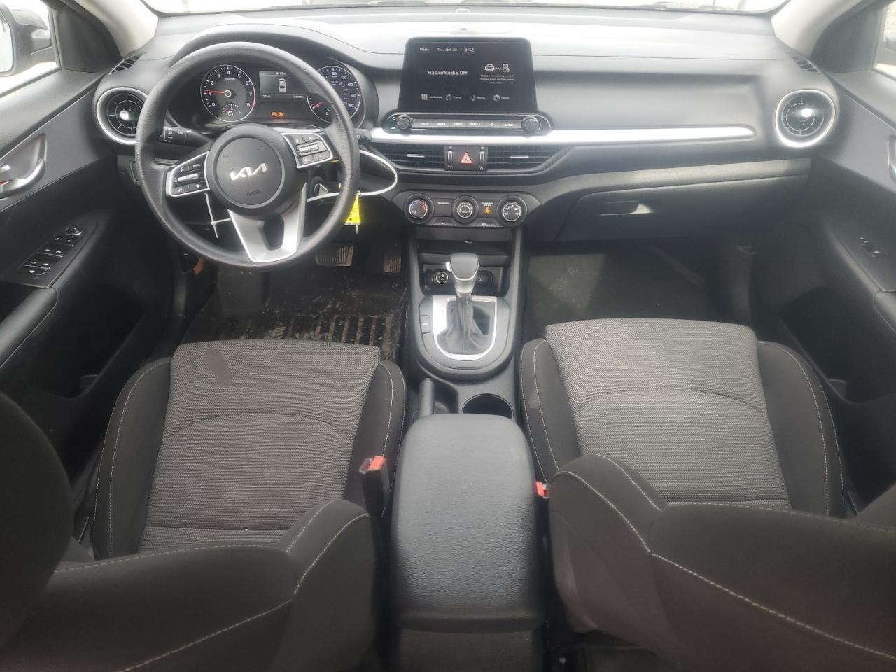 2024 Kia Forte - Image 8