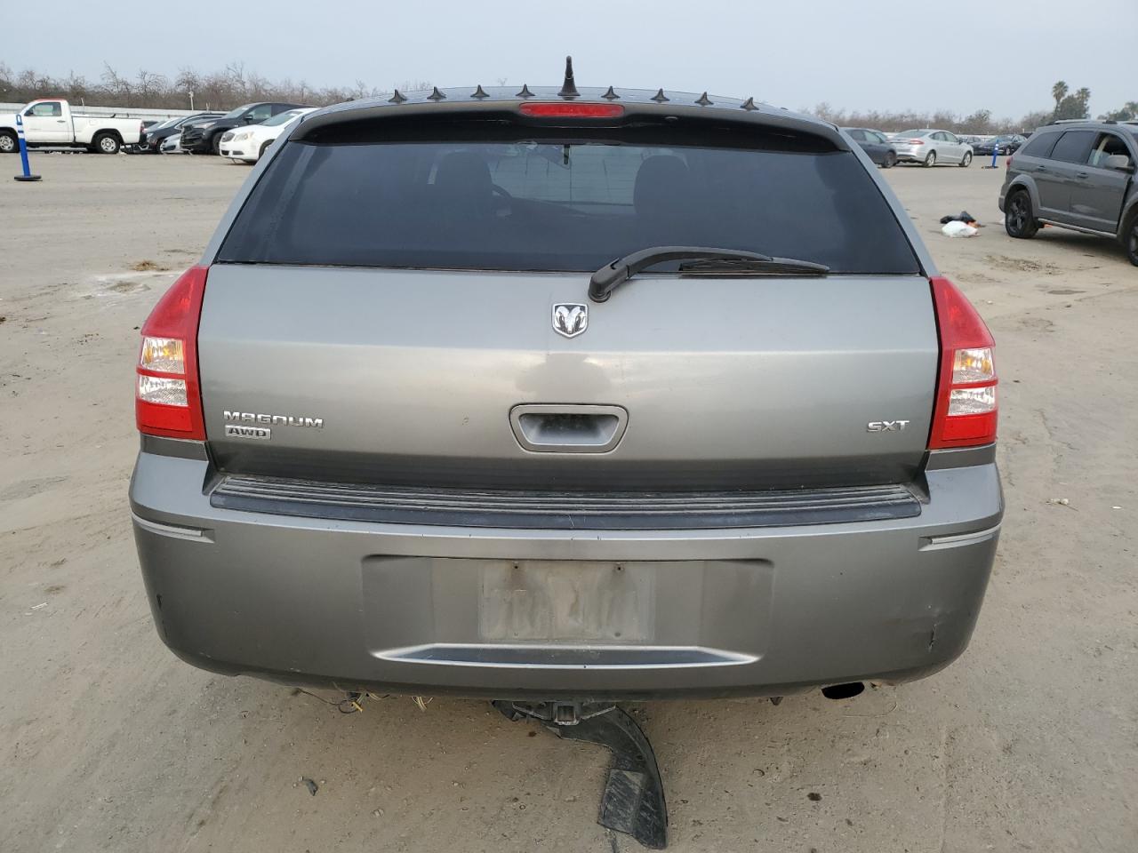 2005 Dodge Magnum - Image 6