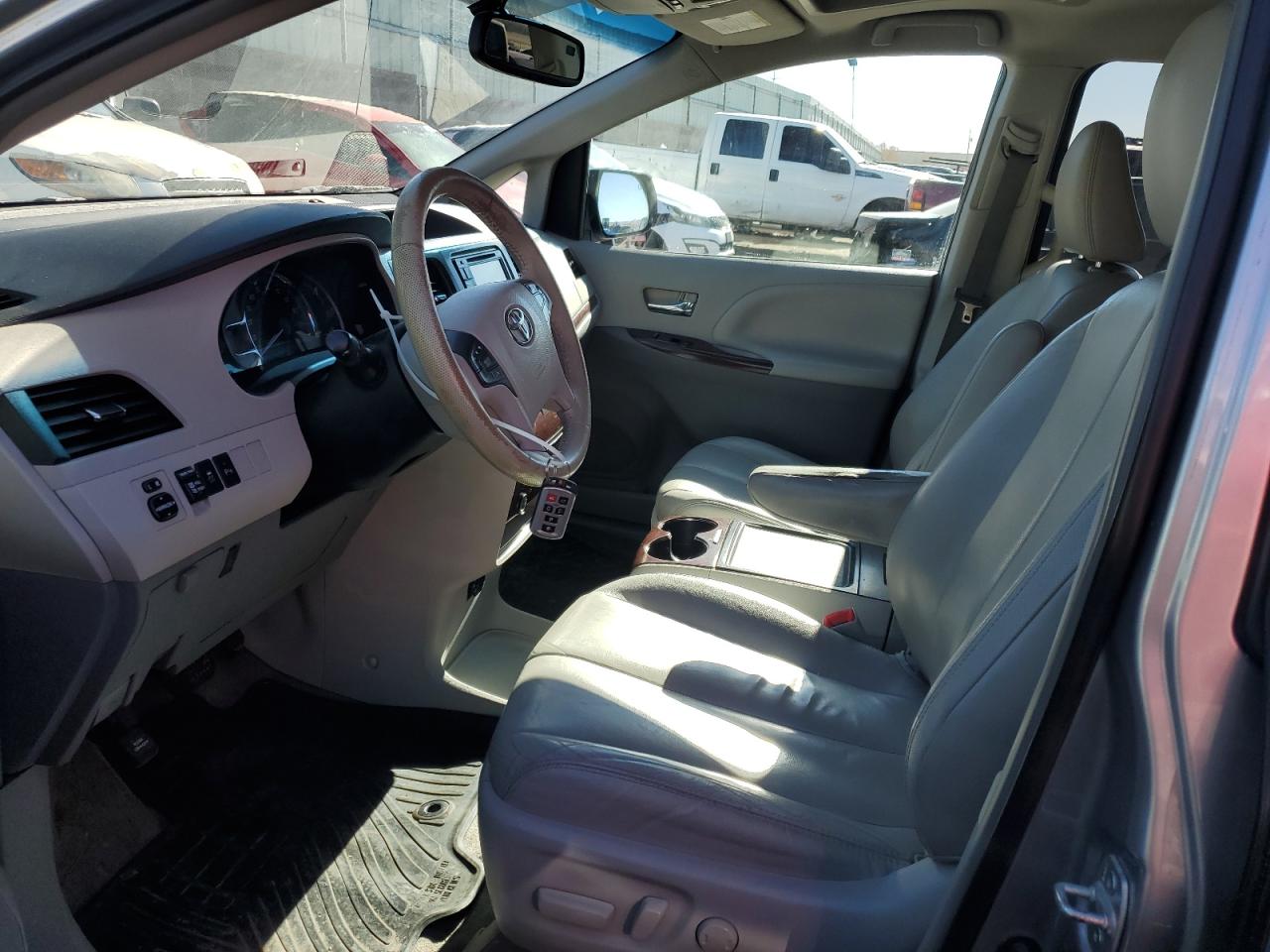 2013 Toyota Sienna - Image 7