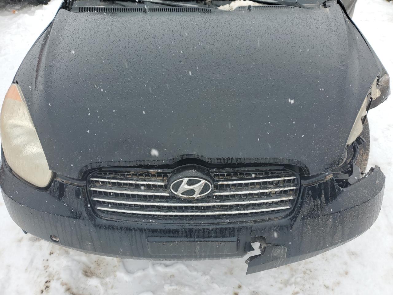 2007 Hyundai Accent - Image 11