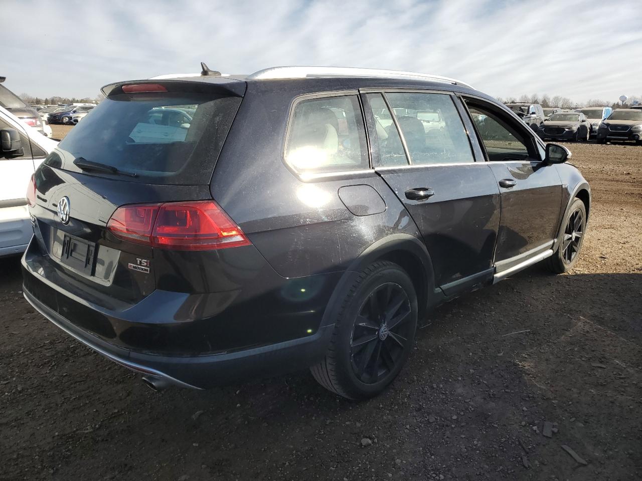 2017 Volkswagen Golf - Image 3