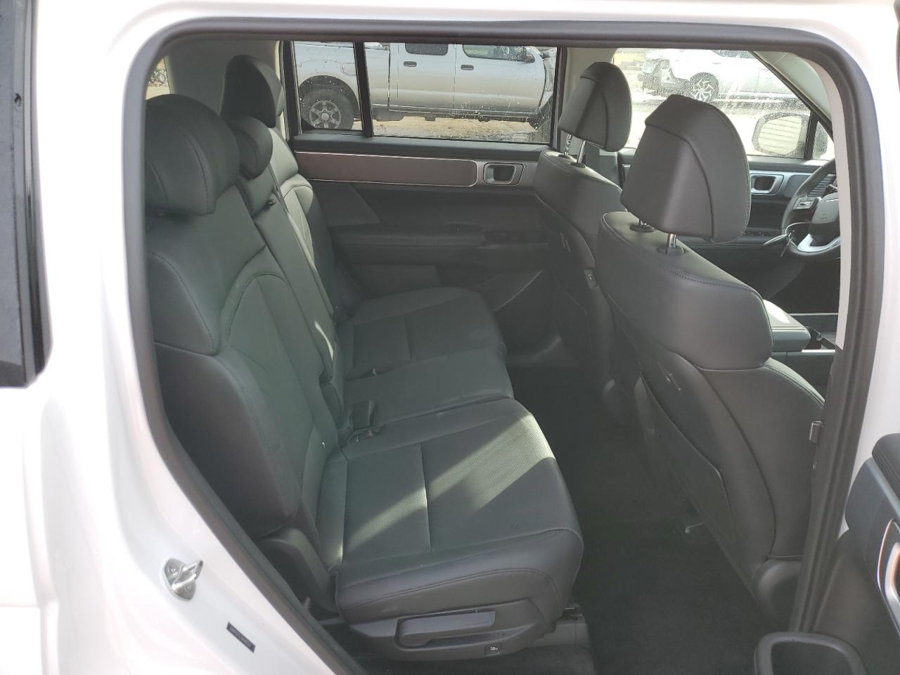 2024 Hyundai Santa Fe - Image 11