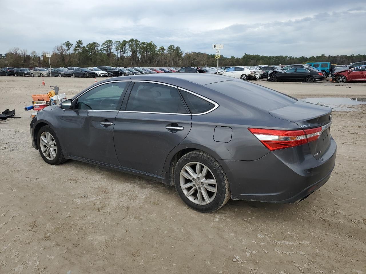 2014 Toyota Avalon - Image 2