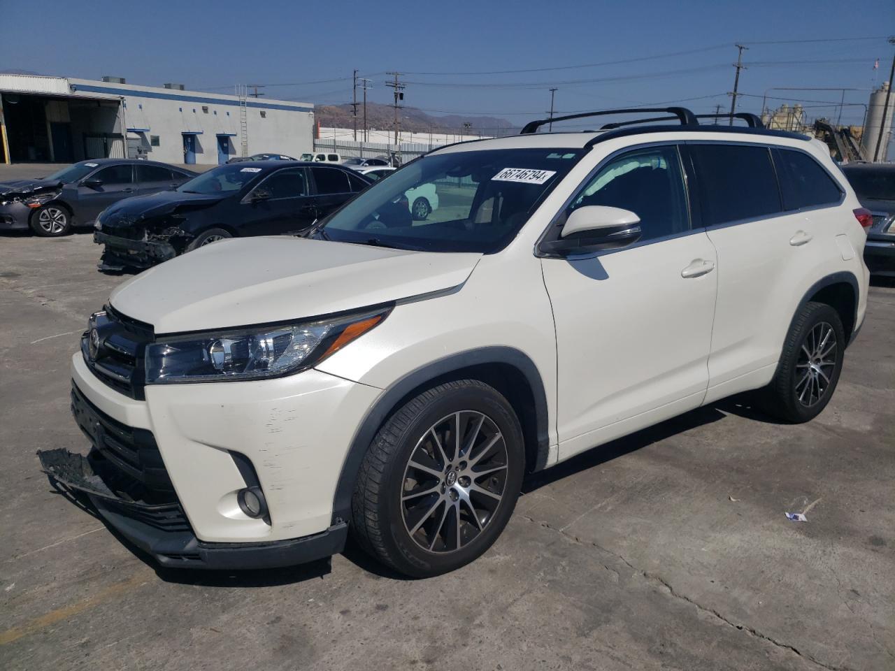 2018 Toyota Highlander - Image 1