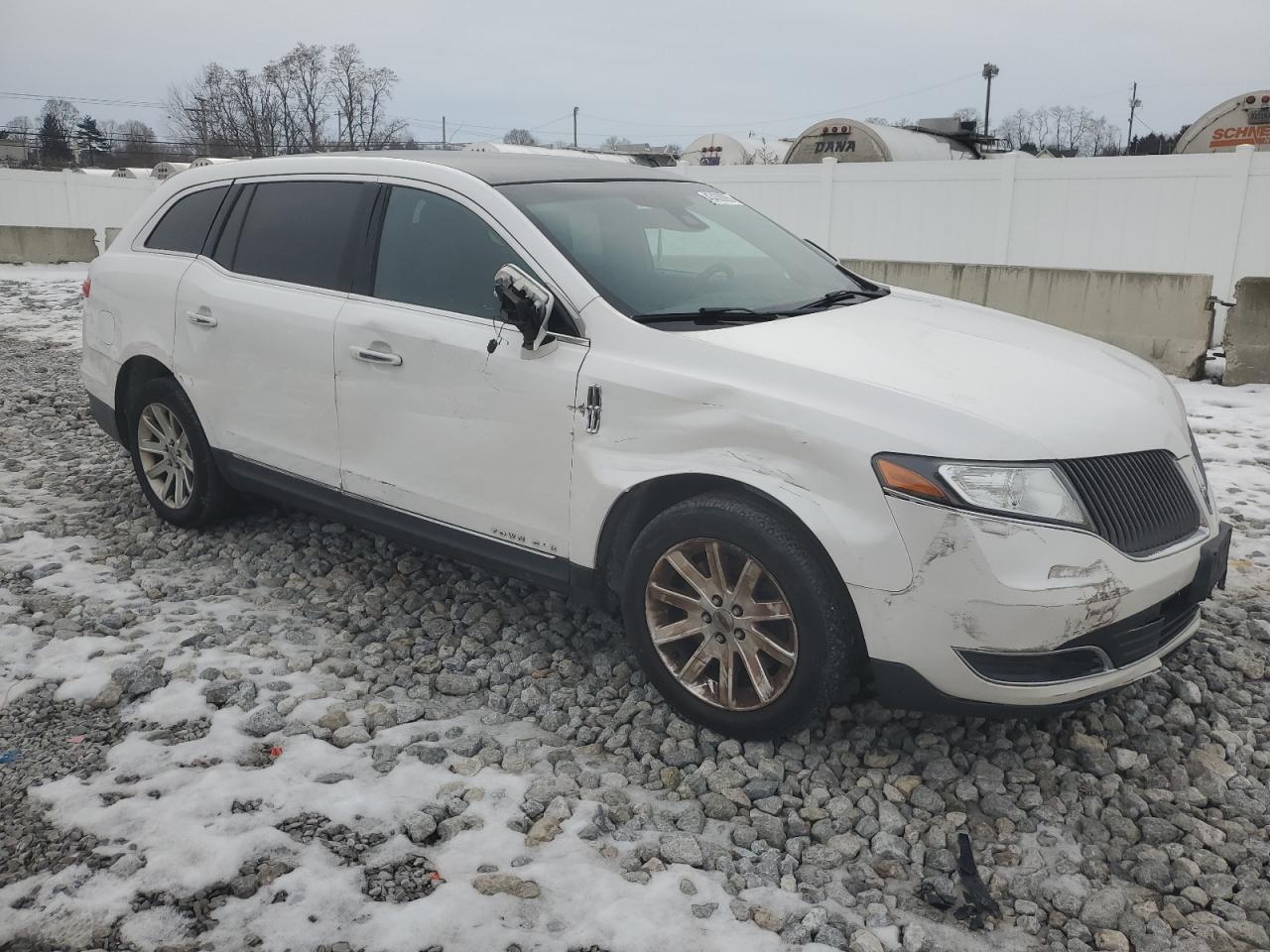 2016 Lincoln MKT - Image 4