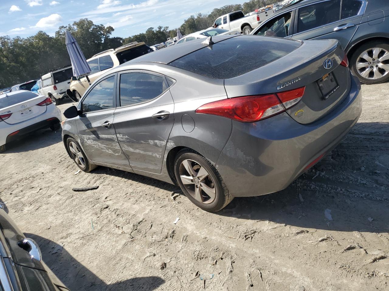2013 Hyundai Elantra - Image 2